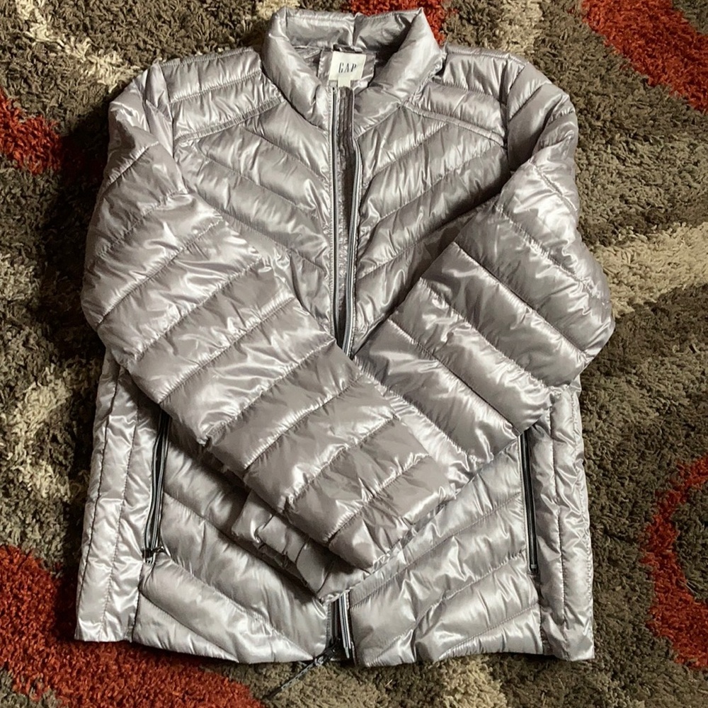 Women’s light weight puffer.